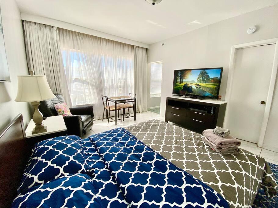 Apartment Right On The Beach! Маями Бийч Екстериор снимка